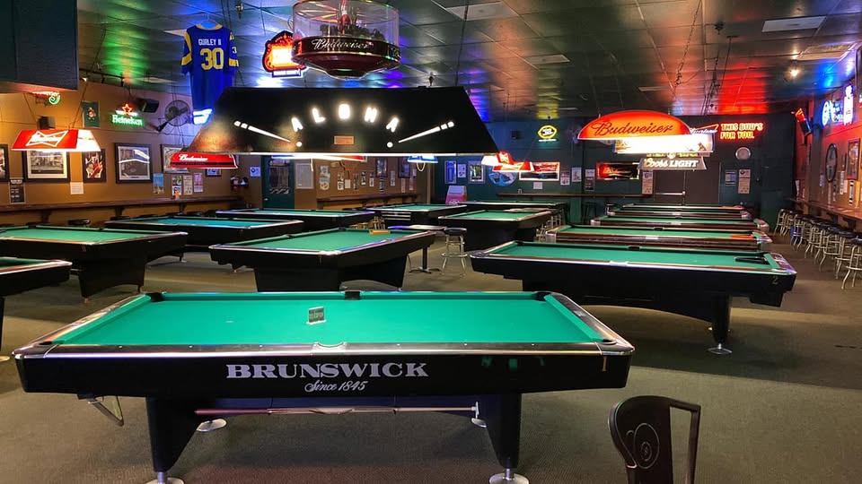 Aloha Family Billiards pool hall exterior/interior